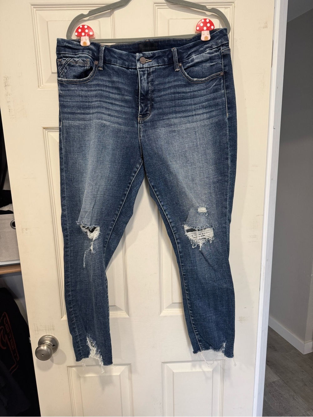 Buckle Women's Distressed Dark Blue Cropped Jeans